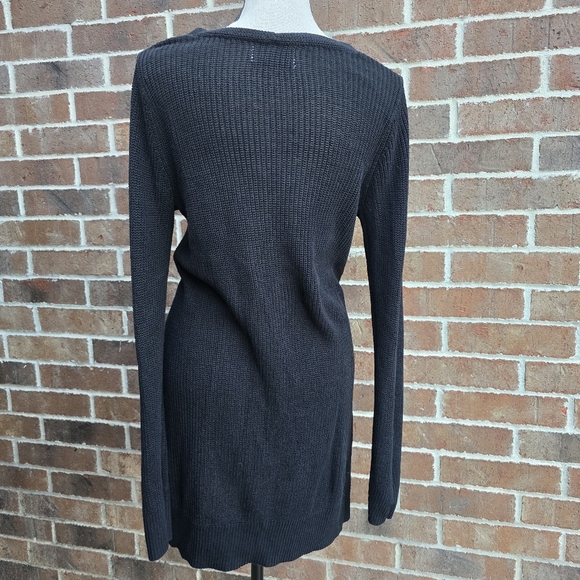 Old Navy Black V-Neck Sweater for Women - Picture 4 of 10